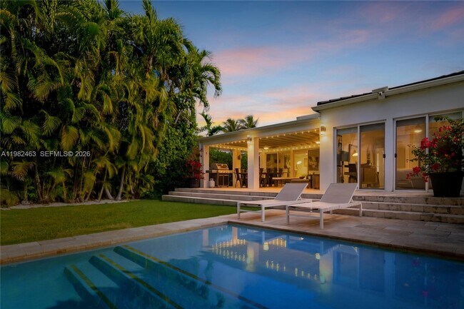 Building Photo - 540 SW 27th Rd