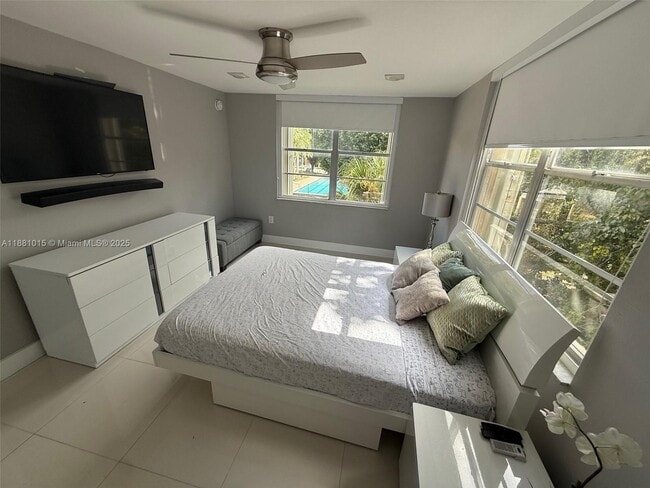 Building Photo - 9350 Fontainebleau Blvd