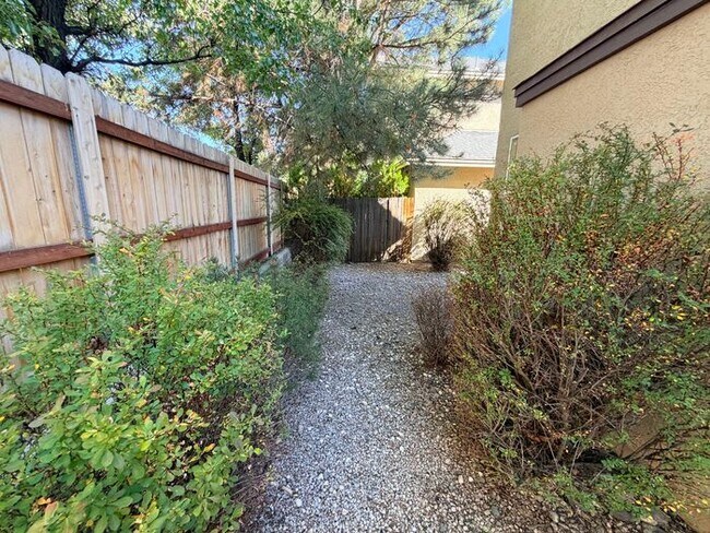Building Photo - NW Reno Two Story - Beautiful Finishes with Mountain Views