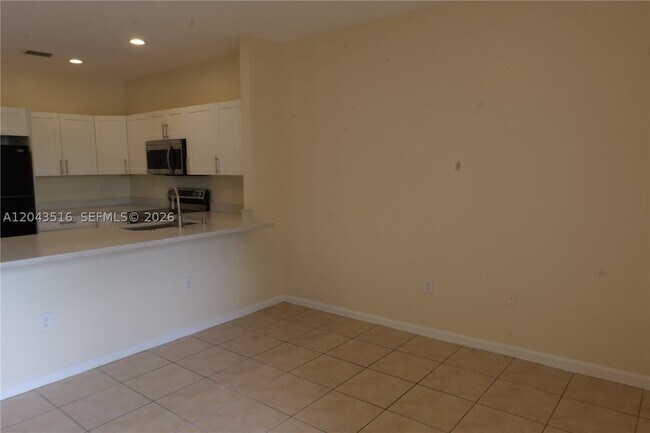 Building Photo - 8220 SW 25th Ct