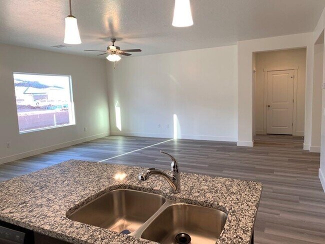 Building Photo - 4 Bedroom Home With RV Parking