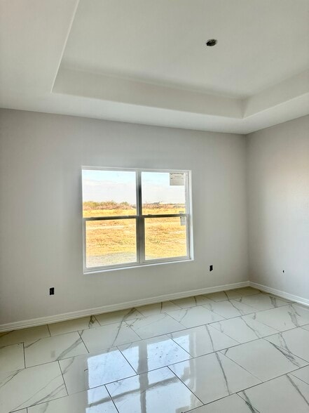 Building Photo - 1006 Escondido Ln E