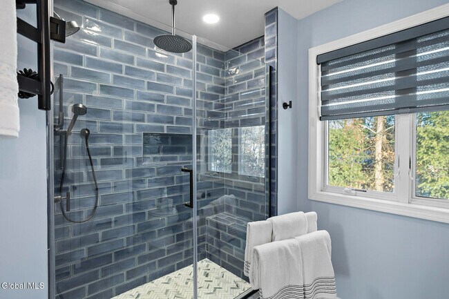 Building Photo - 8 Backstretch Ct