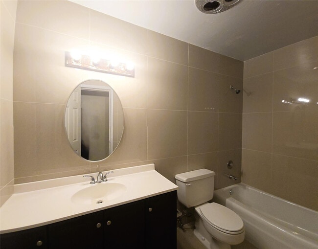 Building Photo - 7450 SW 15th St