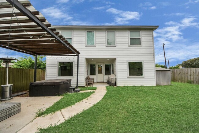 Building Photo - 4228 Bellfort Ave