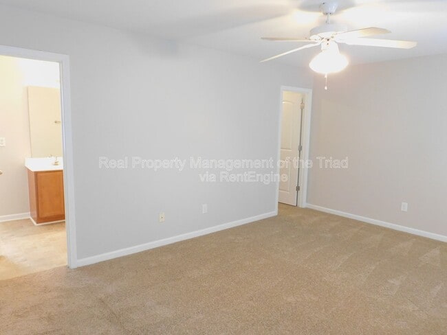 Building Photo - 807 Thorncroft Rd