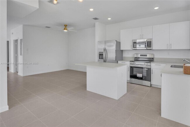 Building Photo - 2652 SE 28th St