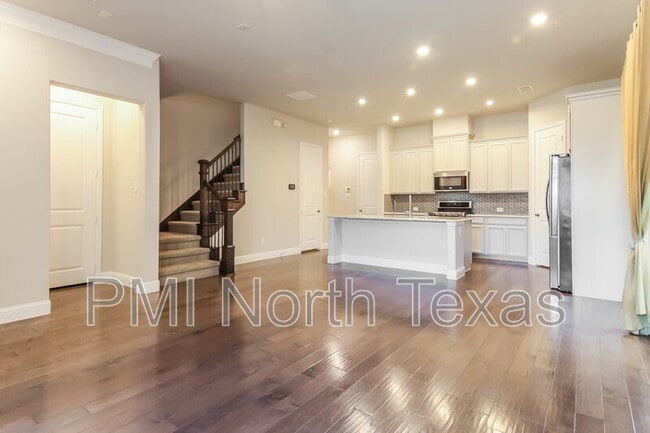 Building Photo - 1005 Kennedy Dr