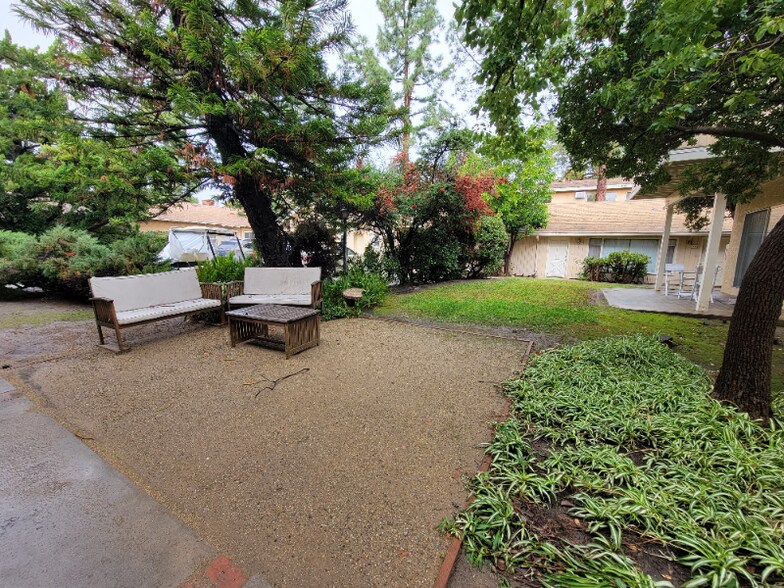 Building Photo - 13531 Wyandotte St