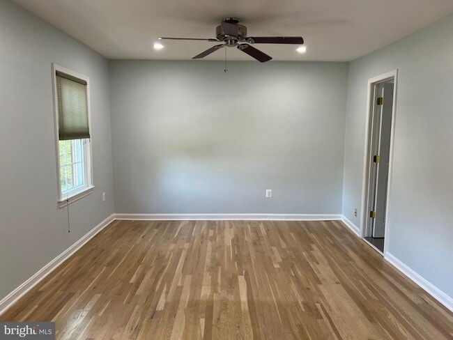Building Photo - 6683 McLean Dr