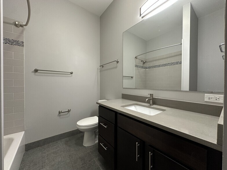 Building Photo - 1432 W 21st St