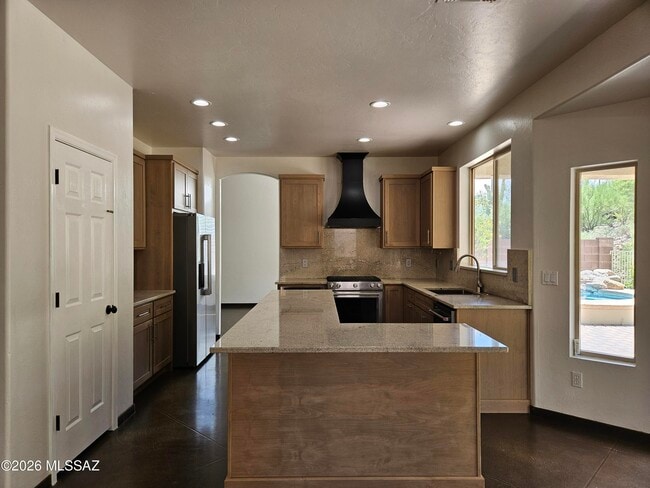 Building Photo - 4389 N Sunset Cliff Dr