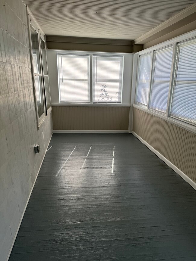 Building Photo - 405 Ravenna Rd