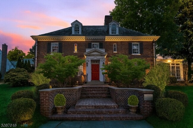 Building Photo - 655 Lake St