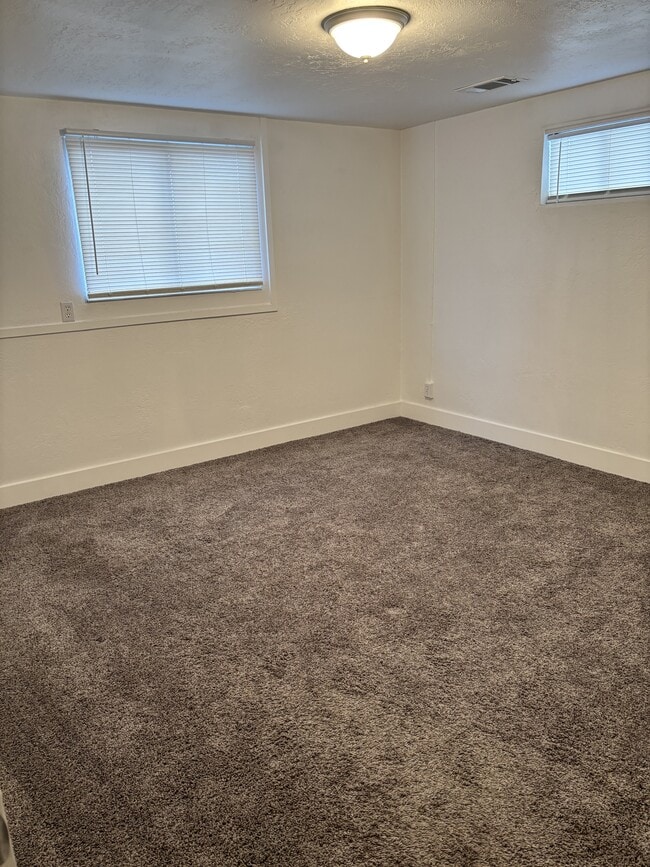 Building Photo - 672 S 3000 W