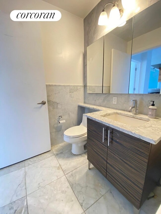 Building Photo - 11-24-24 31st Ave