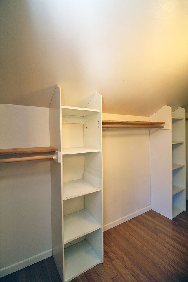 Building Photo - 6435 NE Cleveland Ave