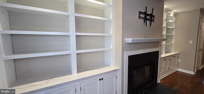Building Photo - 503 Brummel Ct NW