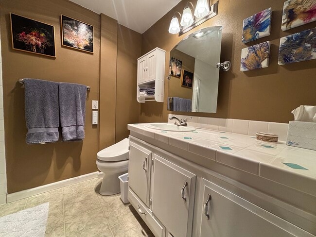 Building Photo - 221 N Bay Ln