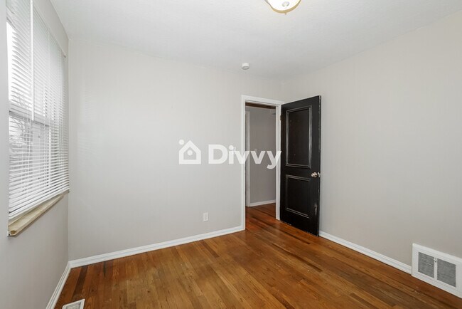 Building Photo - 4914 Lincoln Ave, Parma, OH 44134