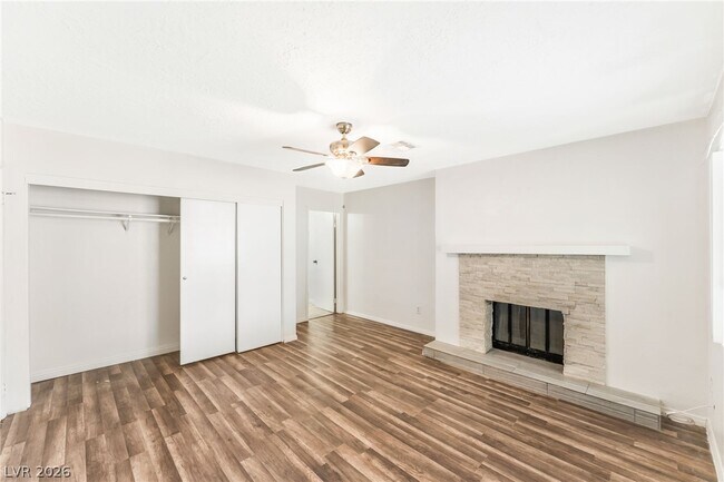 Building Photo - 4960 E Mohave Ave