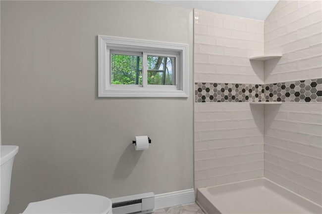 Building Photo - 376 Arnolds Neck Dr