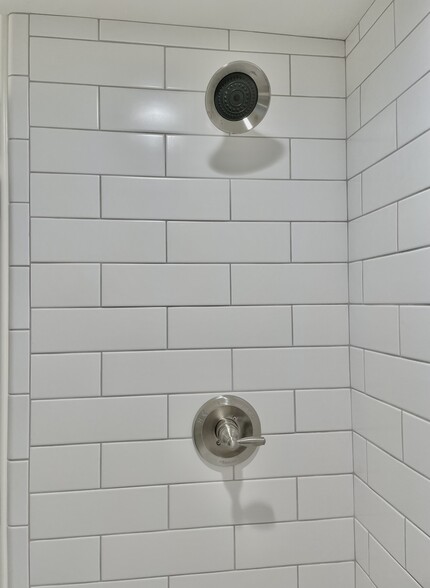 Bath/Shower - 1608 Graefield Rd