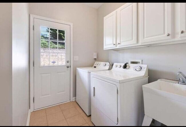 Building Photo - 1306 Thornborough Dr