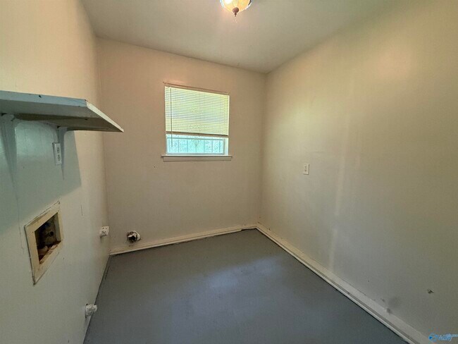 Building Photo - 5020 Ortega Cir NW