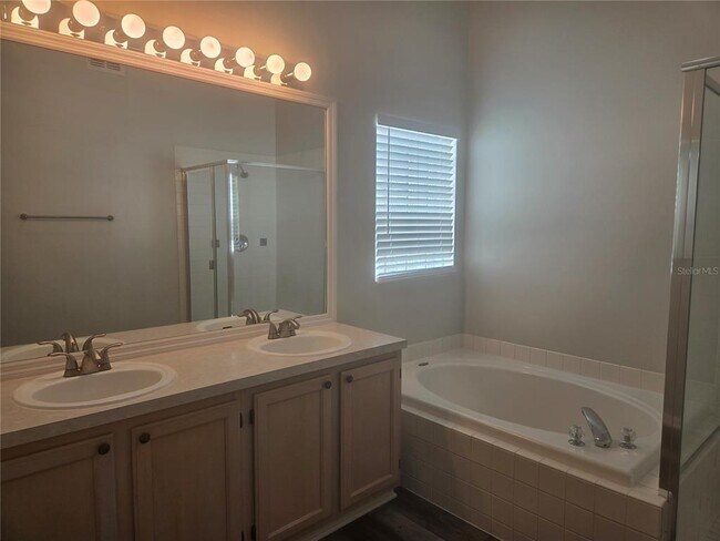 Building Photo - 901 Beresford Way