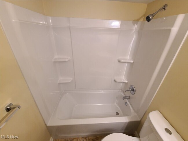 Building Photo - 476 Graham Rd