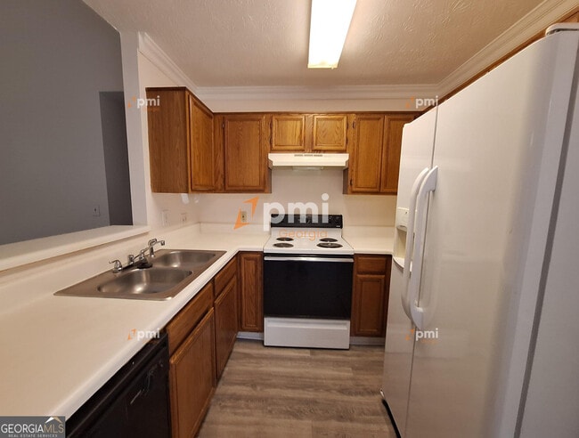 Building Photo - 2055 Pine Cone Dr SW