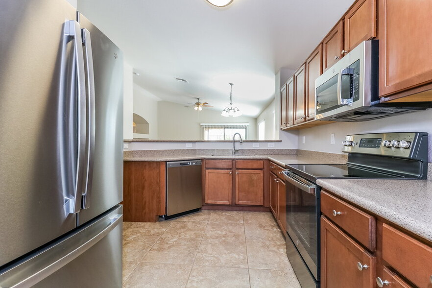 Building Photo - 11333 W Buchanan St