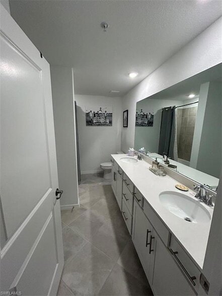 Building Photo - 15375 Grn Acrs Ave