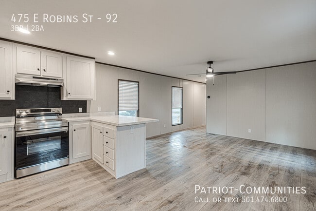 Building Photo - 475 E Robins St