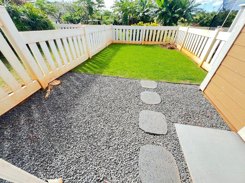 Building Photo - 94-690-690 Lumiauau St