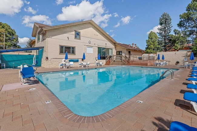 Building Photo - 2650 Valley View Dr