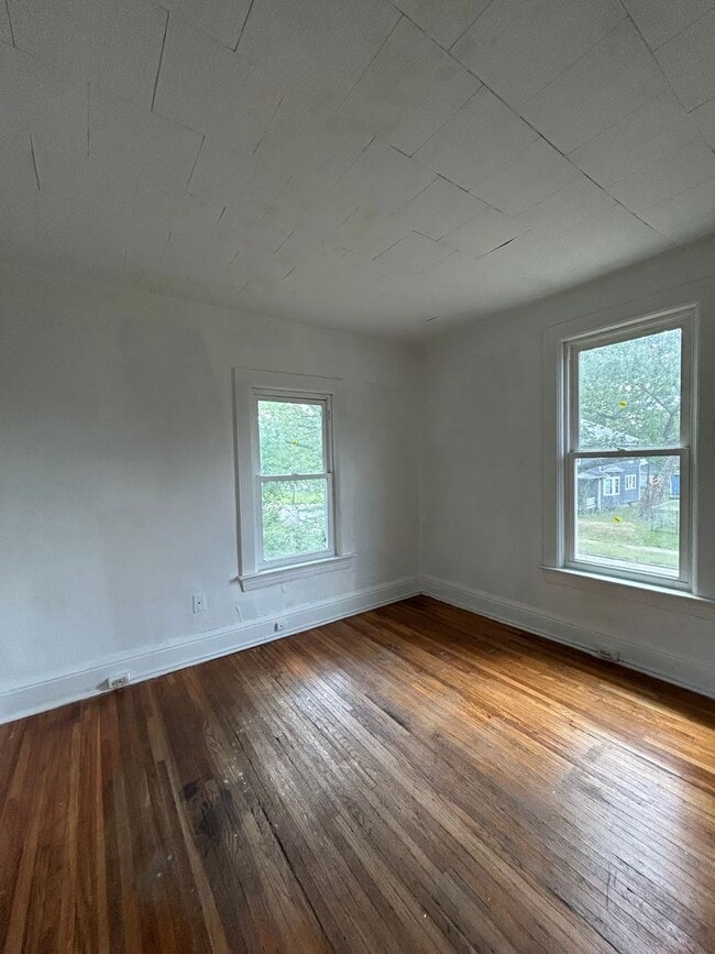 Building Photo - 3-Bedroom, 1-Bathroom Home – RSVP Code Cer...
