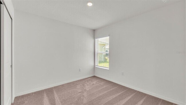 Building Photo - 727 Chestnut Ln
