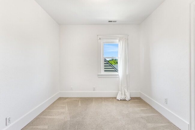 Building Photo - 9648 N Central St