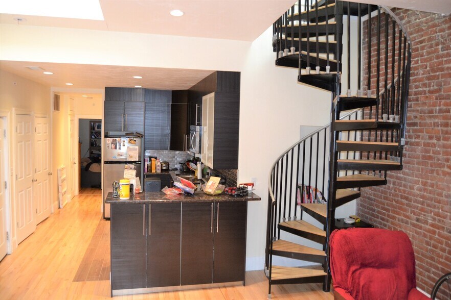 Building Photo - 1203 Beacon St