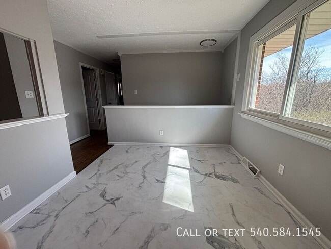 Building Photo - 449 Missimer Ln