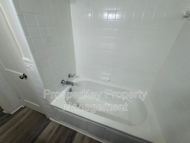 Building Photo - 5710 August Ave