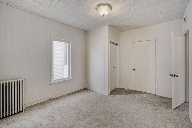 Building Photo - 2630 14th Ave S