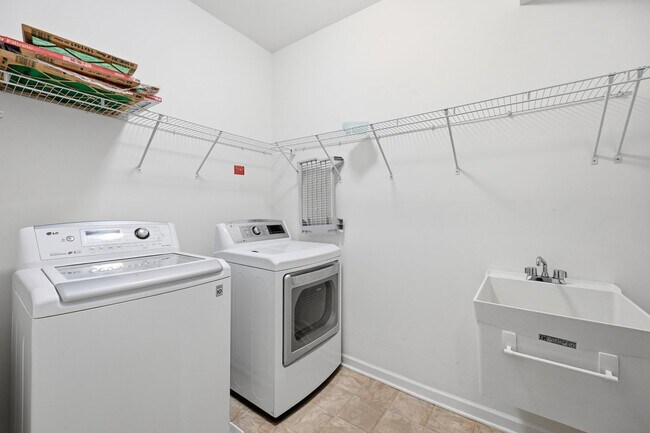 Building Photo - 24267 Purple Finch Dr