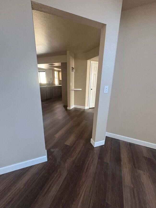 Building Photo - 5095 W Kadota Ave