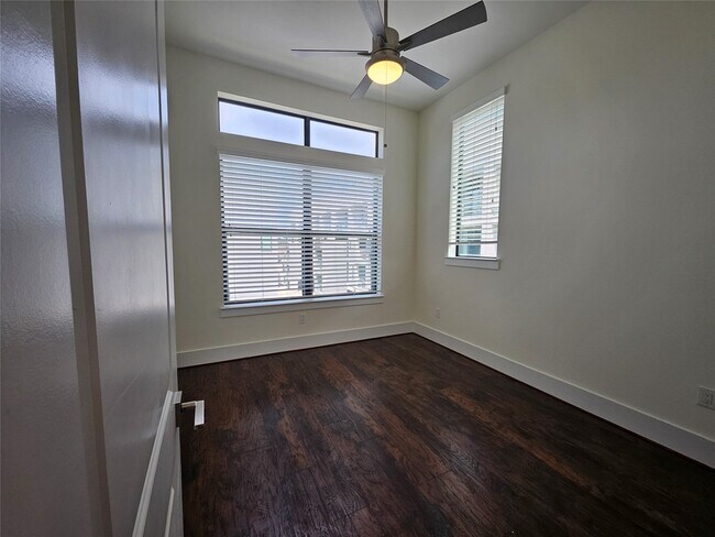 Building Photo - 2401 Crawford St