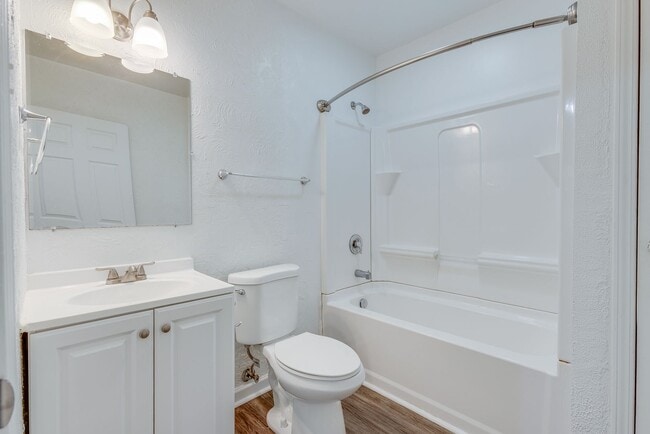 Building Photo - Available August  2026 - Beautiful 2.5 Bedroom, 1 Bath Home in Mt. Washington Area!