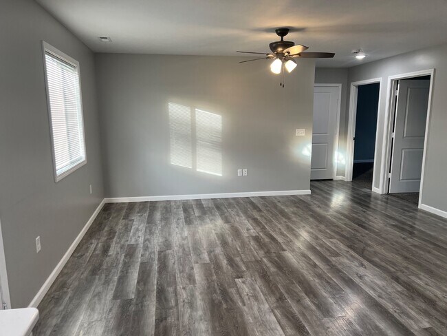 Building Photo - NP Rentals - 2315 W 18th St #6