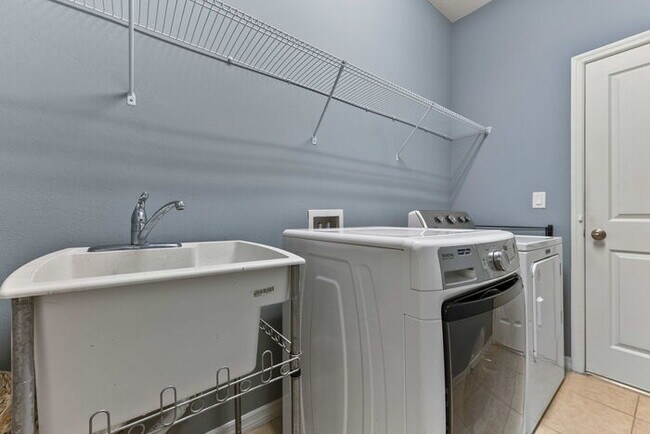 Building Photo - Corner Lot- Close to Disney- Four Bedroom Home for Rent